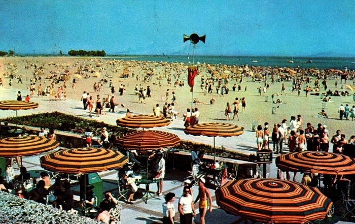 Lake St. Clair Metropark (Metro Beach, Metropolitan Beach) - Vintage Postcard